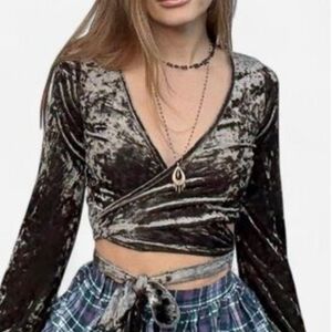 LF ONE WAY Wrap Front Long Sleeve Crop Top